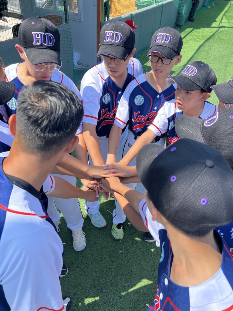 学生棒球比赛照片